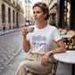 👕 Koszulka „Life is Good” – z nadrukiem stokrotek, wykonana w 100% z bawełny, o luźnym kroju, niosąca pozytywne przesłanie 🌼