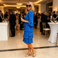 Elegancka sukienka midi o warstwowym kroju z kwiatowym wzorem