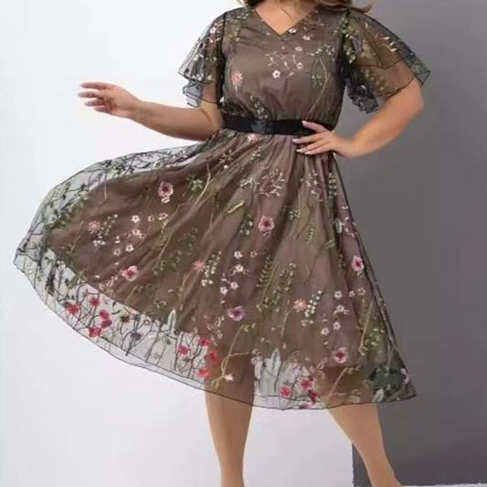 🔥👗 Elegancka i zwiewna sukienka w kwiaty