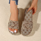 👡 Wejdź w stylowy komfort – Geometryczne plecione klapki slip‑on ze złotymi okuciami – Za pobraniem ✨