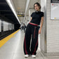 Szerokie spodnie dresowe – boczne paski, kontrastowa talia, gotowe na streetwear 🎯
