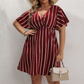 Sukienka z dekoltem w serek w pionowe paski w rozmiarze plus size