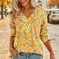 🌸✨ Bluzka damska z dekoltem w kształcie litery V i kwiatowym wzorem w stylu boho – vintage nadruk, miękki materiał i wygoda przez cały dzień