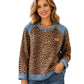 🐆 Styl Retro Statement | Bluza damska w panterkę z naszywkami dżinsowymi