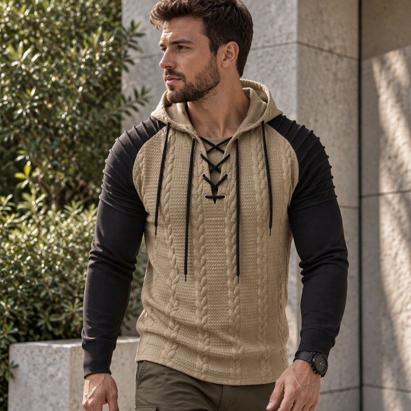 Texturiertes, plissiertes Herren-Hoodie mit Schulterdetails